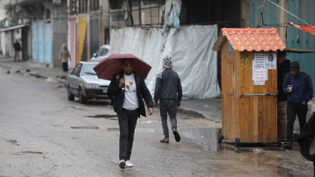 Gazze'deki çadır kamplarını vuran yağış felaketi 9